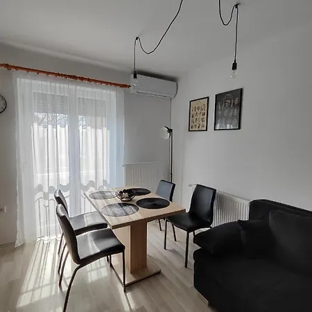 Kinizsi Apartment *
